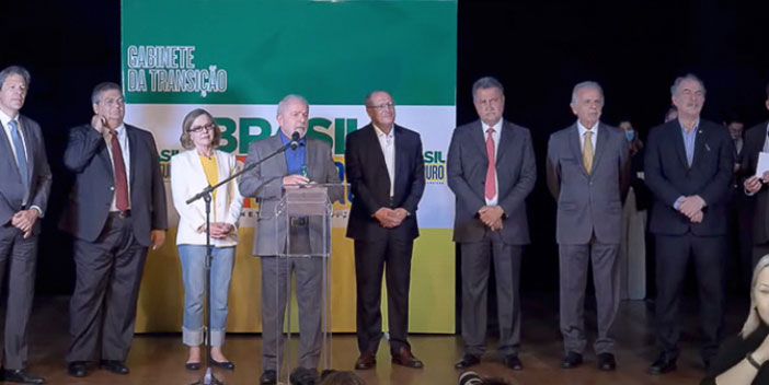 Lula anuncia novos ministros e promete um governo democrático com foco no social